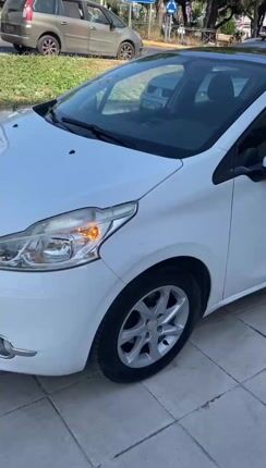 Peugeot 208 2015-thumb-1