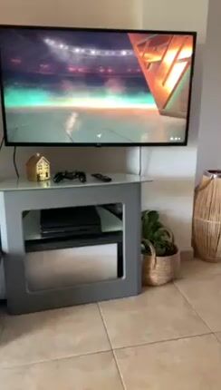 ps4 pro-thumb-2