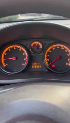 Opel Corsa 2012-thumb-1