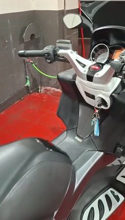 Aprilia SRV 850 2013-thumb-3