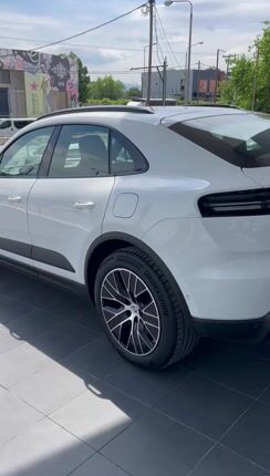 Porsche Macan 2026 4 Electric-thumb-1