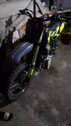 Yamaha YZ 450F 2018 YZ450F-thumb-1