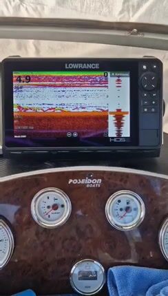 LOWRANCE HDS 9 LIVE-thumb-2