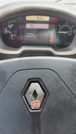 Renault 2017 T520 (Volvo engine)-thumb-1