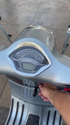Piaggio Vespa GTS 300 2022-thumb-1