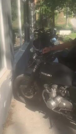 Suzuki GS 550 1980 E-thumb-1