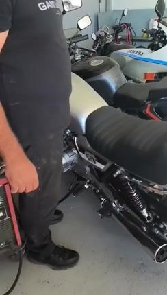Suzuki GSX 750 1981 gsx750 e-thumb-1
