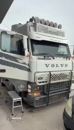 Volvo 2000-thumb-1