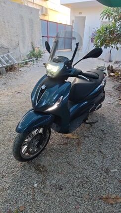 Piaggio Beverly 300 2023 Beverly 300 hpe-thumb-1