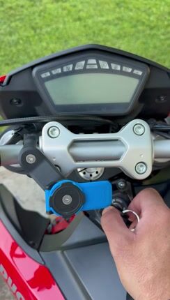 Ducati Hypermotard 939 2016-thumb-2