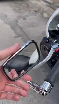 Triumph Bonneville 2011 naked-thumb-3