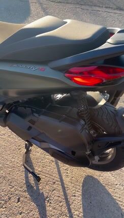 Piaggio Beverly 400 2024 HPE S-thumb-1
