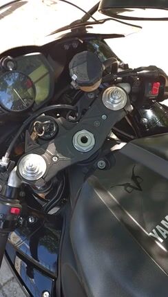 Yamaha YZF-R1 2010-thumb-1
