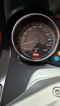 Aprilia SRV 850 2013-thumb-1