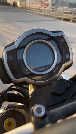 Triumph Scrambler 2019-thumb-1