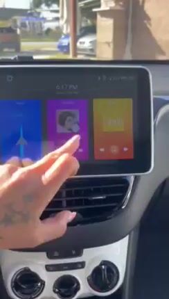Peugeot 208 2016-thumb-2