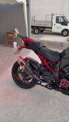 Ducati Multistrada V4 2023 PIKES PEAK-thumb-1