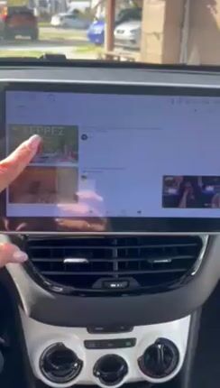 Peugeot 208 2016-thumb-1