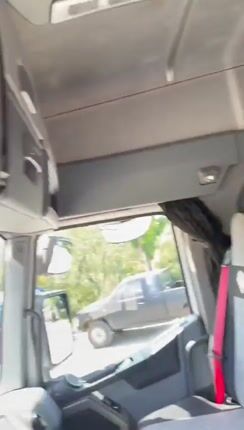 Renault 2017 T520 (Volvo engine)-thumb-2