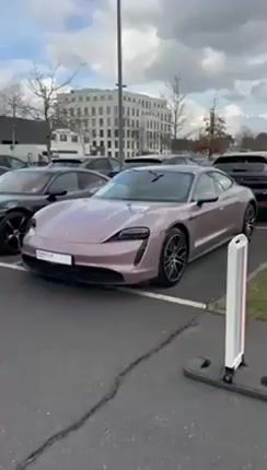 Porsche Taycan 2023 Panoramic-thumb-1