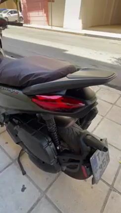 Piaggio Beverly 400 2024-thumb-1