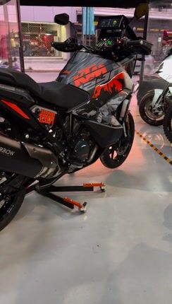 KTM 1290 Super Adventure 2022-thumb-2